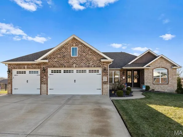124 Stonebridge Bluff Dr, Maryville, IL 62062