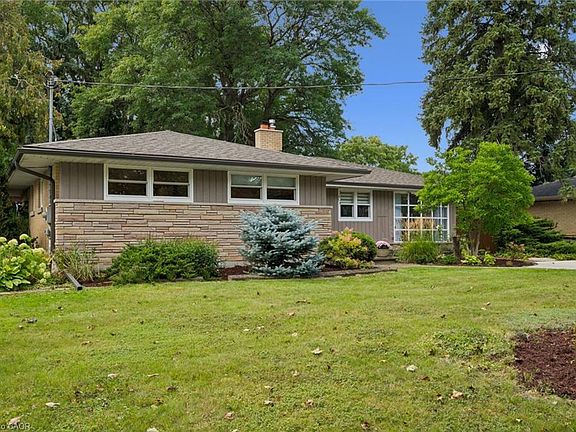 2nd image of 142 Stonybrook Dr