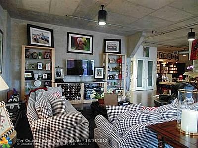 3rd image of 411 1st Ave #202