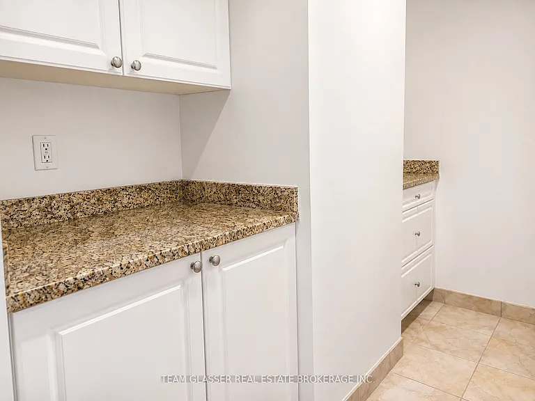 21 King St #1108 — Photo 12
