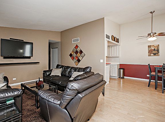 4th image of 210 Dartmouth Ct Unit D