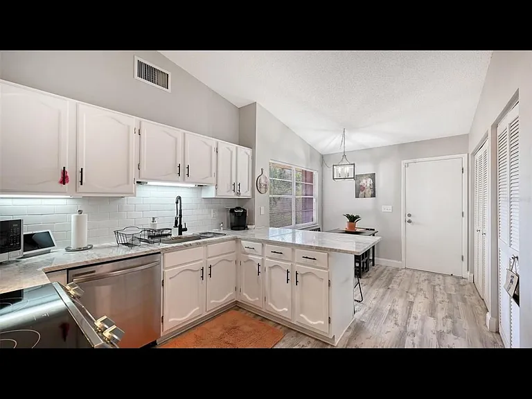 5649 Westwind Ln — Photo 3