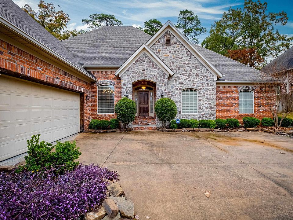 1st image of 211 Wellington Woods Loop