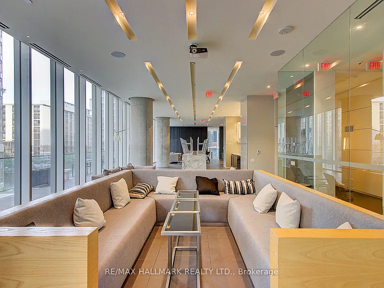 15 Grenville St #1406 — Photo 6