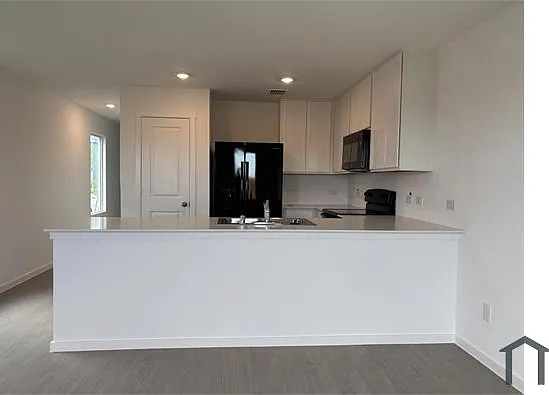 3 bed, 1309 sqft, $1,800 — Photo 4