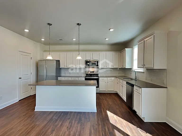 136 Hazel Park Dr — Photo 3