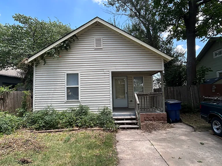 216 N Fern St — Photo 1