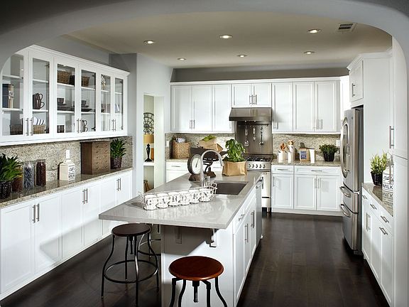 Photos shown are of the model homes and are for illustrative purposes only.