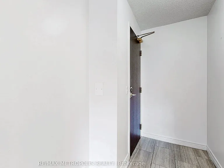 30 Grand Trunk Cres #502 — Photo 27