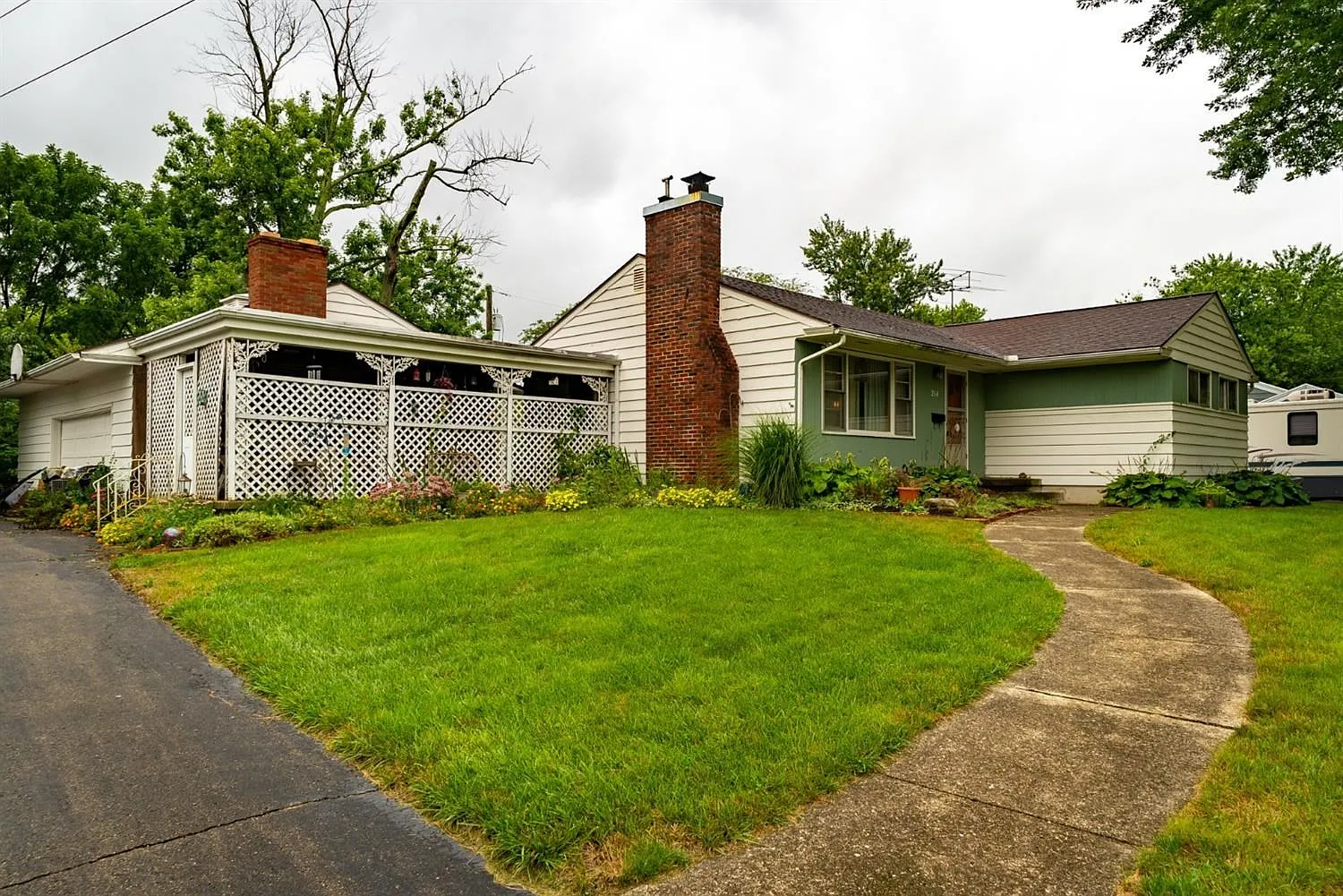 214 Wolf Ave photo 1