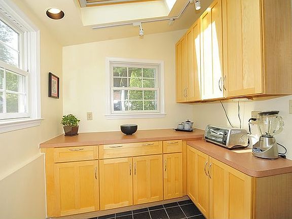 3rd image of 6525 Westover St