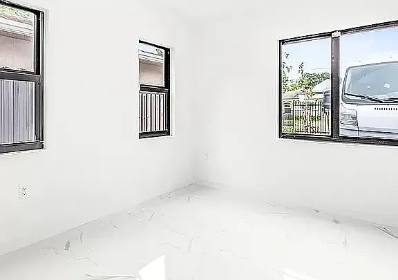 3 bed, 1200 sqft, $2,899 — Photo 2