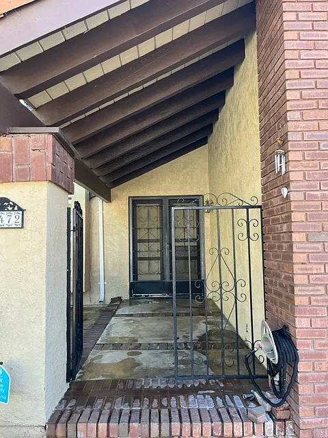 4 bed, 2.5 bath, 2128 sqft, $4,800 — Photo 2