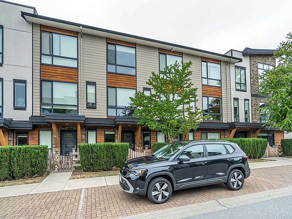 3rd image of 16488 64th Ave #11