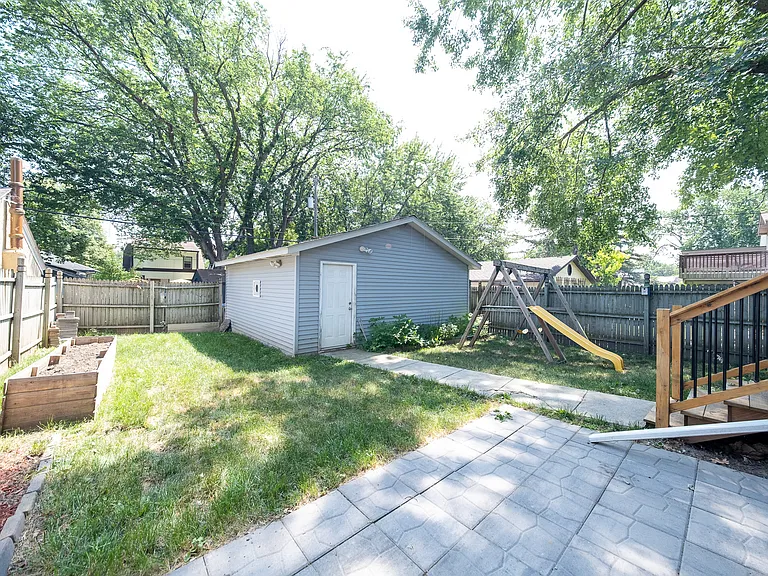 2654 Vincent Ave N — Photo 31