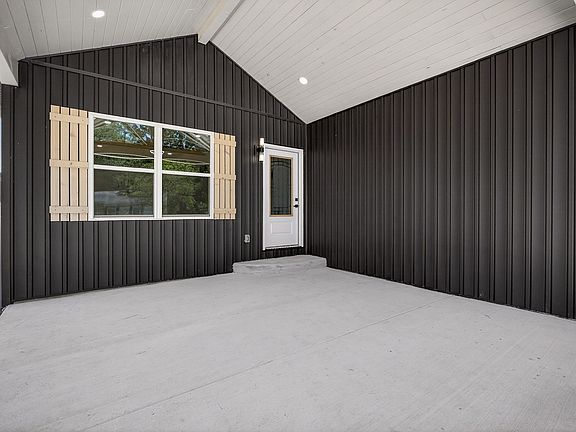 5th image of 212 Twin Oaks Rd