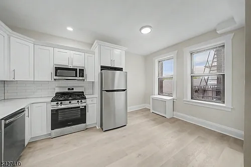 204 Church St #3B Photo 1