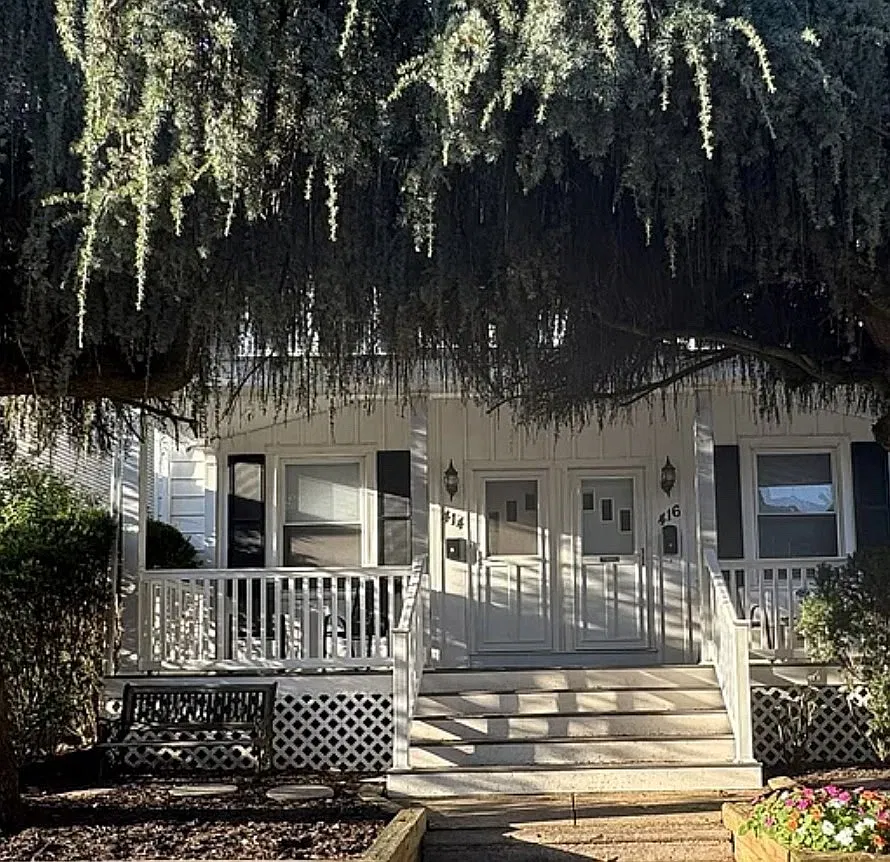 2 bed, 1.5 bath, 1400 sqft, $2,300 — Photo 1