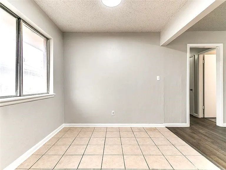 923 SW 3rd St — Photo 12