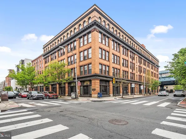 301 Race St APT 317, Philadelphia, PA 19106