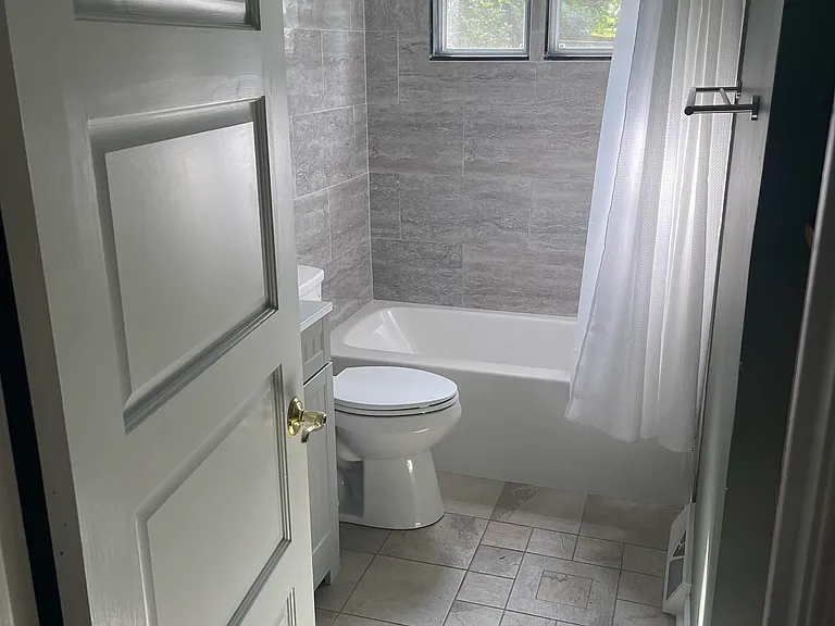 315 Caroline Ave — Photo 20