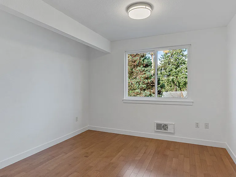 5909 Glenwood Ave — Photo 14