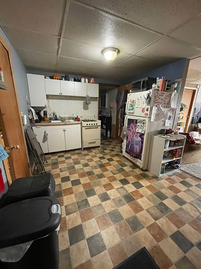 Two Bedroom Apartment Near TC and UWL — Photo 4