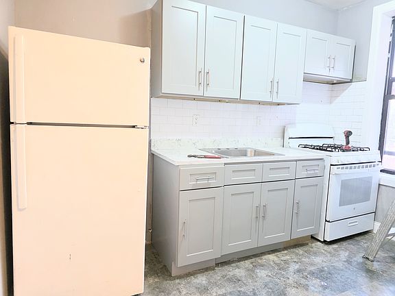 2nd image of 1502 W 6th St APT D7