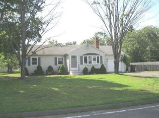 221 Southwest Ave, Windsor Locks, CT 06096
