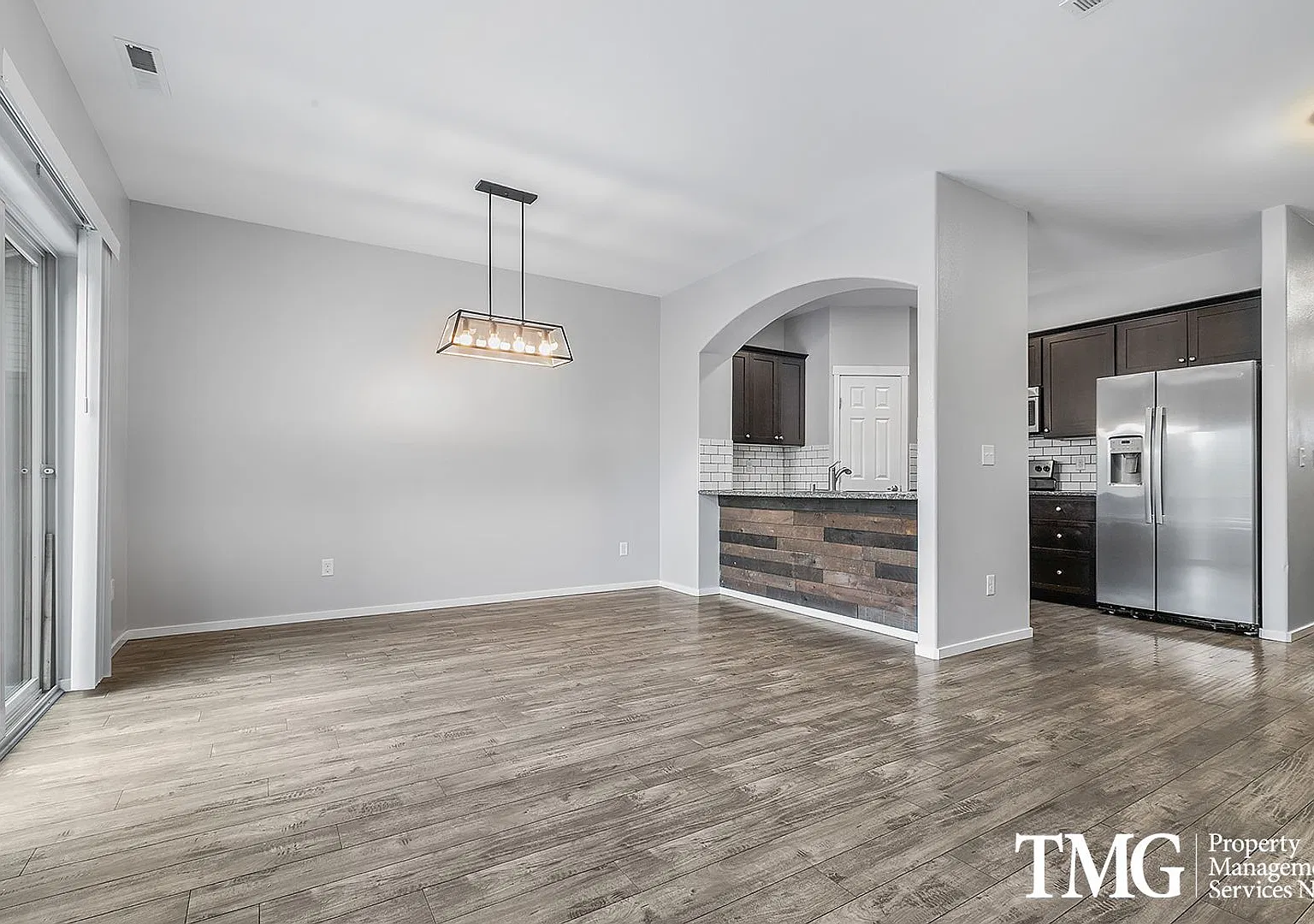 End Unit 3 Bedroom 2.5 Bathroom Townhome in Beautiful Community! — Photo 4