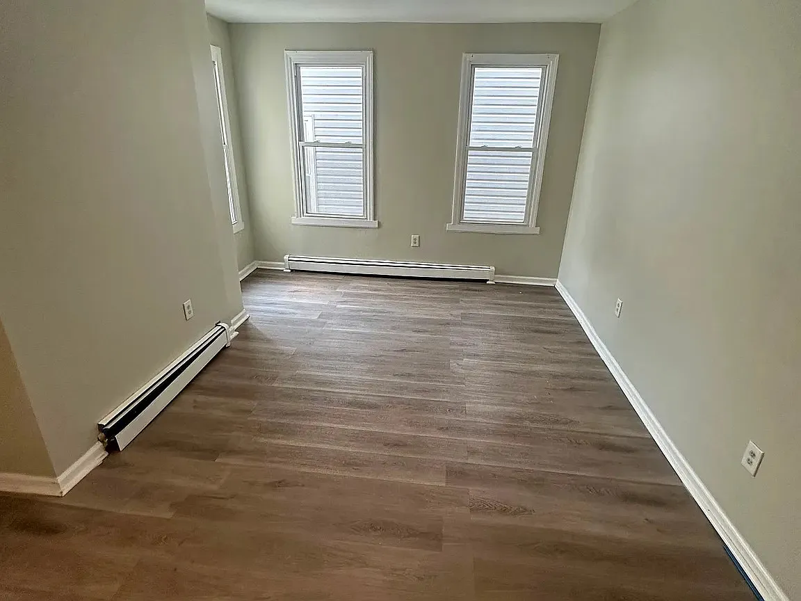 5 bed, $2,850 — Photo 2