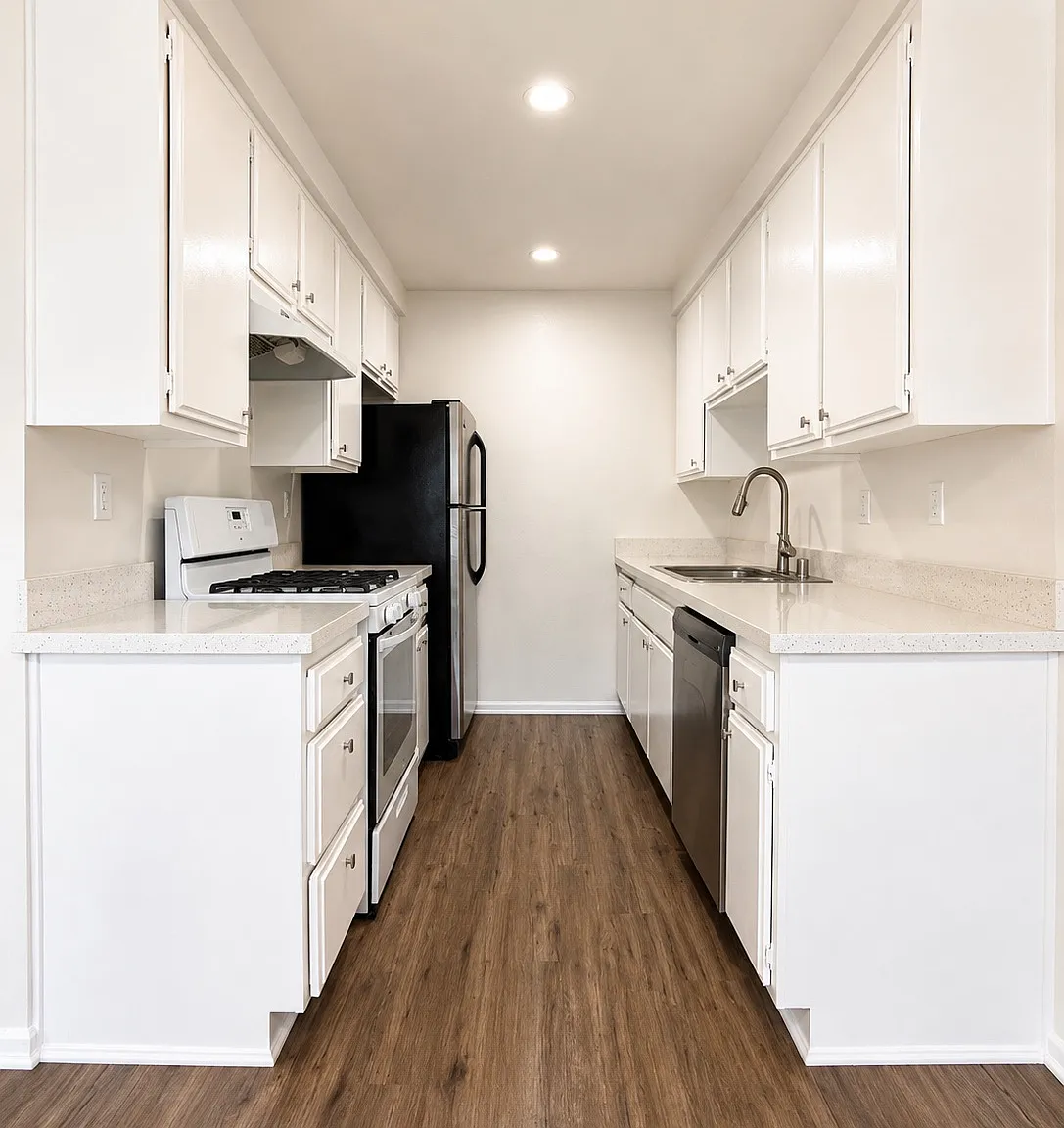 2 bed, 850 sqft, $2,550 — Photo 2