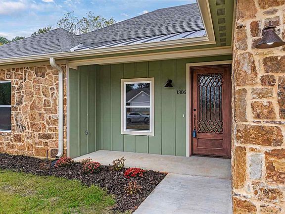 3rd image of 1322 Frankie Ln