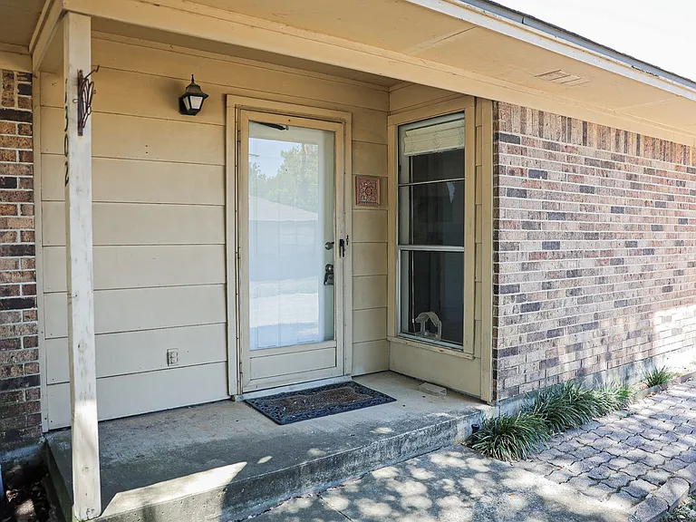 1302 Crescent St — Photo 14