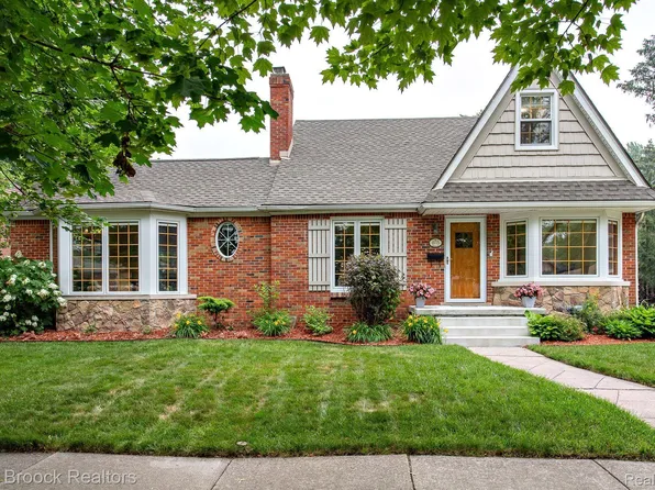 10775 Vernon Ave, Huntington Woods, MI 48070