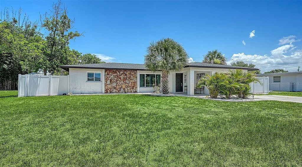 3 bed, 2.0 bath, 1576 sqft, $3,000 — Photo 1