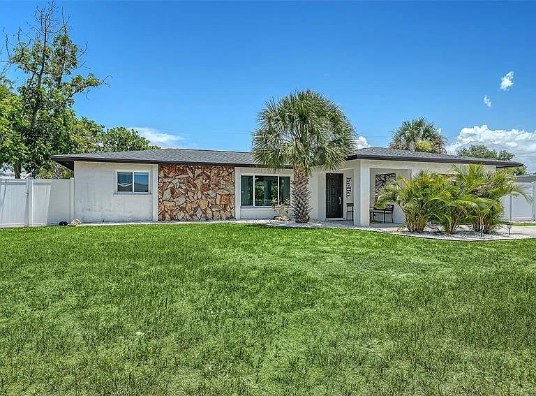 1302 Mango Ave — Photo 1