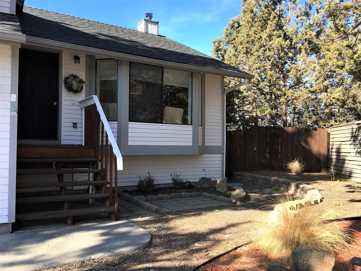 Building Photo - 1614 NE Cackler Ln