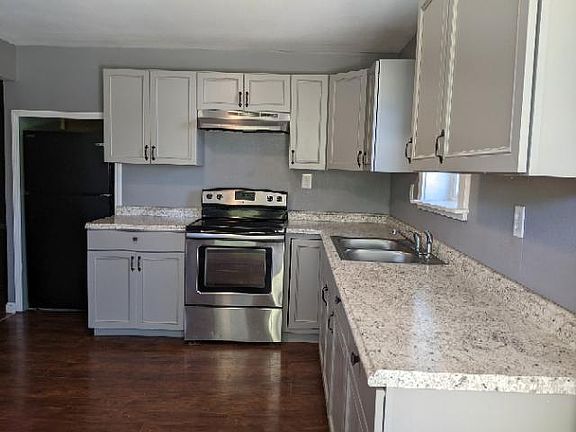 2nd image of 1151 SE Main St