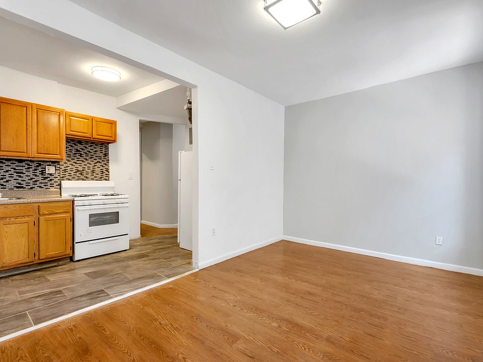 1st image of 2333 Loring Pl N APT 25