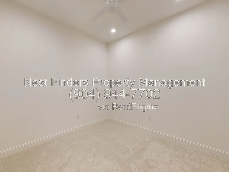 111 Carousel Dr — Photo 10