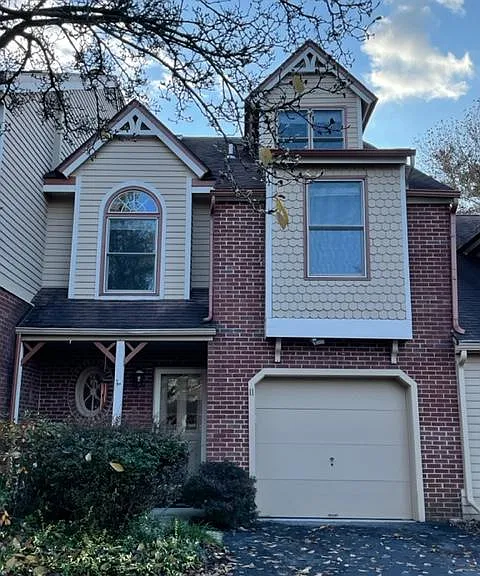 11 Sturbridge Ln — Photo 1
