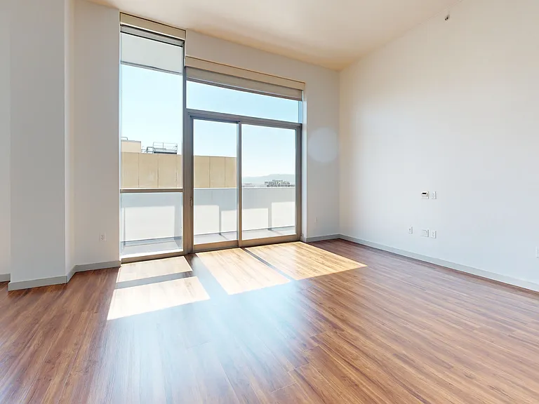 3033 Wilshire — Photo 87