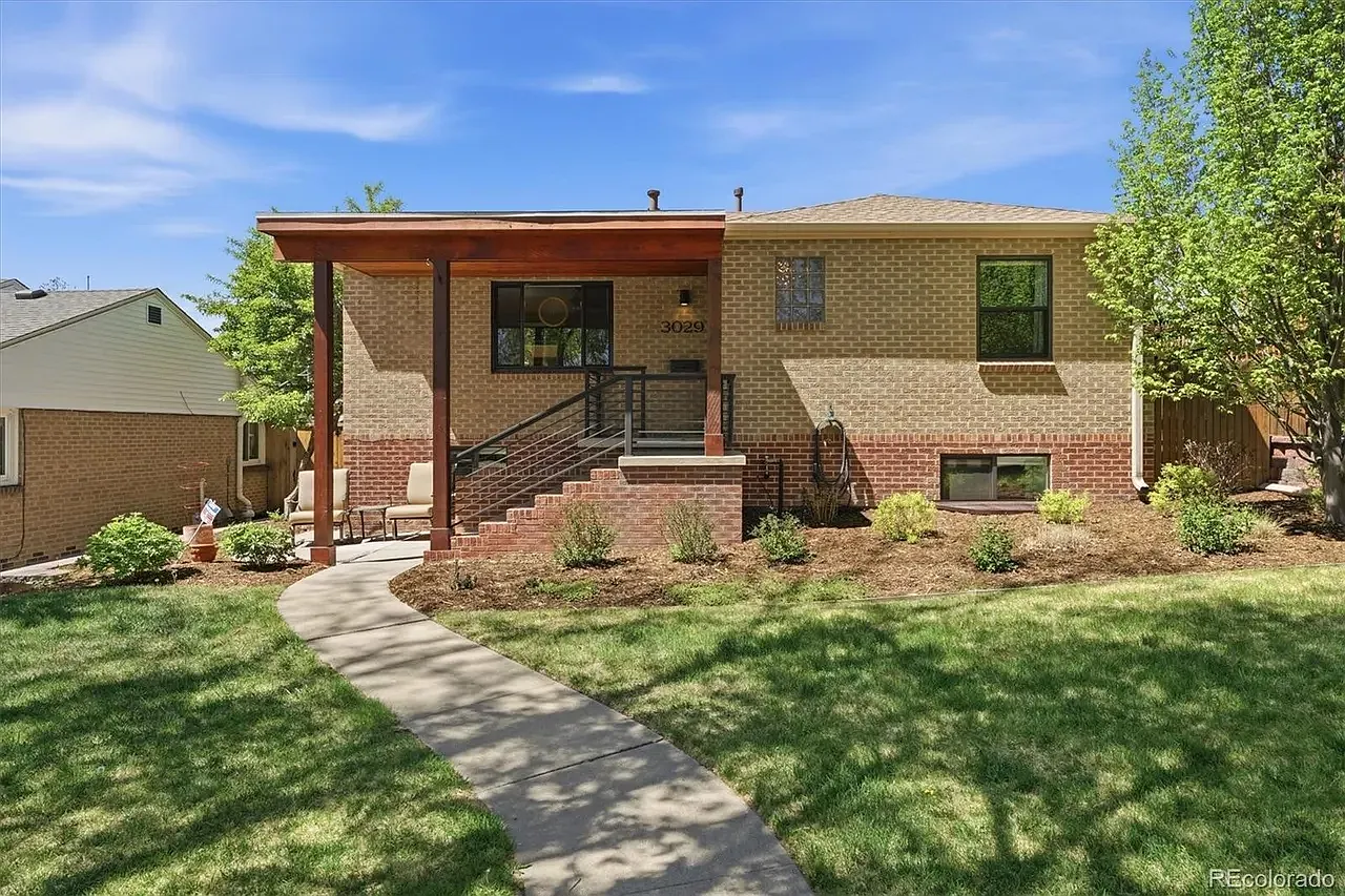 4 bed, 2400 sqft, $4,950 — Photo 1