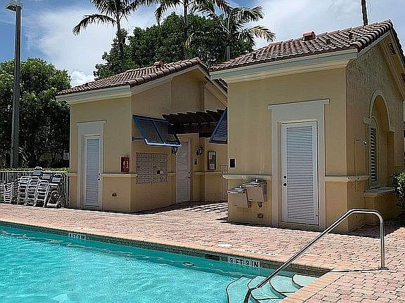 5th image of 130 Jacaranda Country Club Dr #103