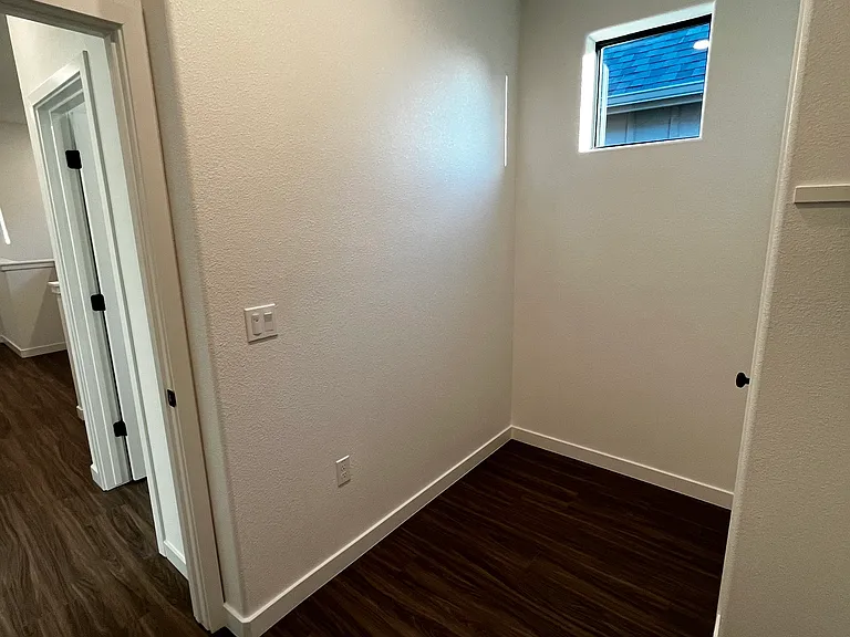 8133 Bodway Pkwy — Photo 26