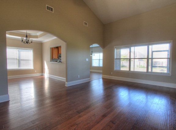 5th image of 10927 Bristow Ct