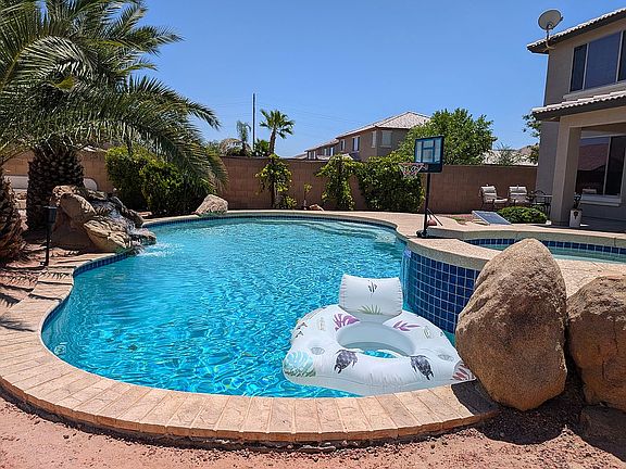 4th image of 5018 W Desert Ln