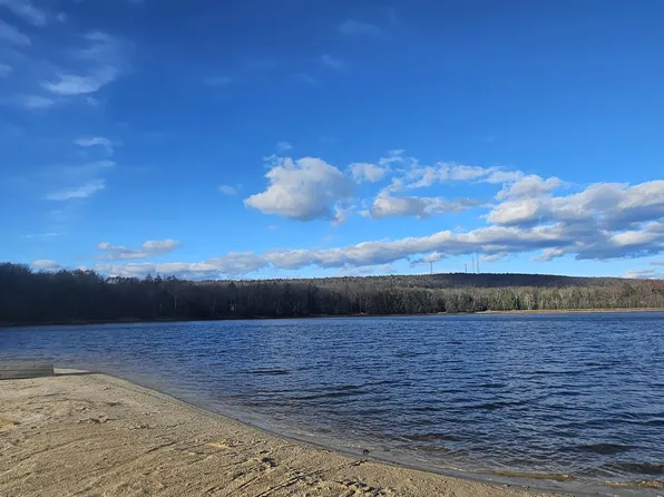 8 E Fawn Grove Dr, Albrightsville, PA 18210