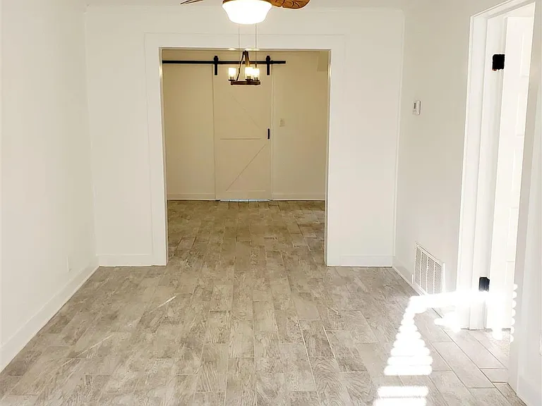 1215 N C St — Photo 7
